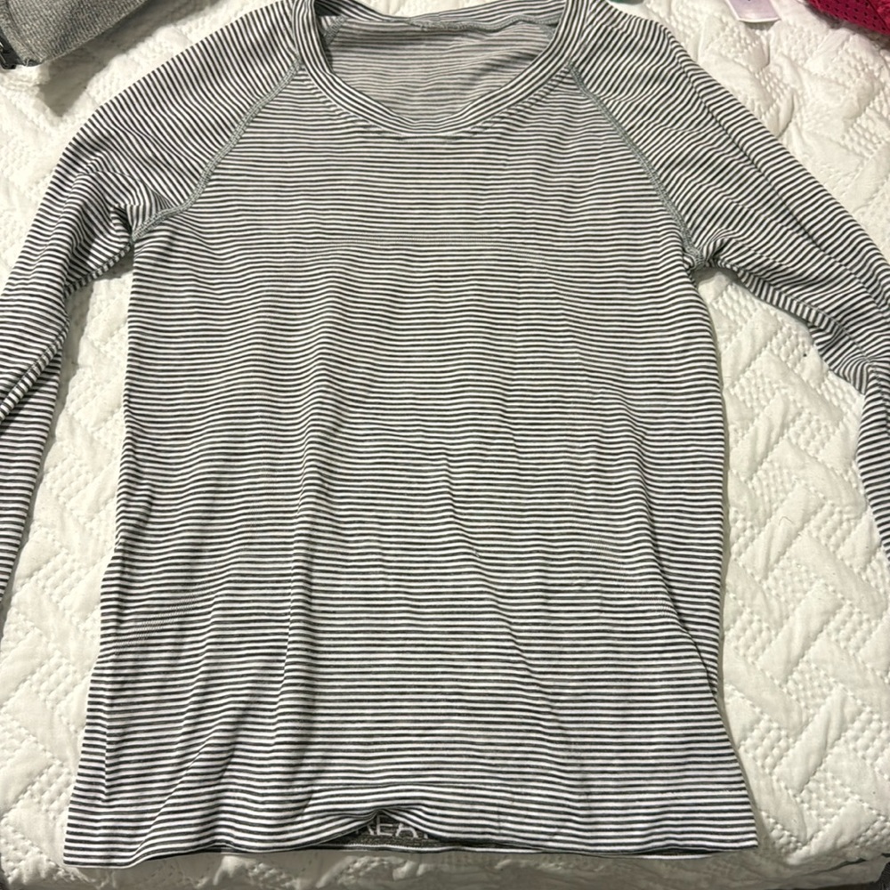 Lululemon , Size 4 . Swiftly tech, race length